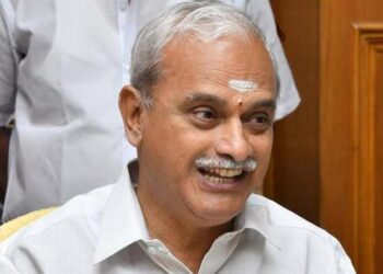 அவர் பதவி பறிக்க வேண்டும் – வைத்திலிங்கம் எம்.பி