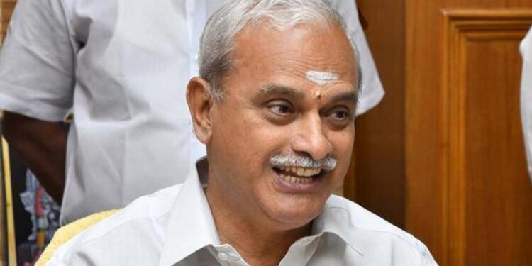 அவர் பதவி பறிக்க வேண்டும் – வைத்திலிங்கம் எம்.பி