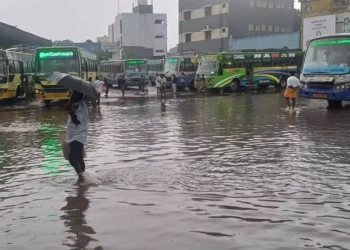 தமிழகத்தில் பல்வேறு மாவட்டங்களில் பரவலாக கன மழை