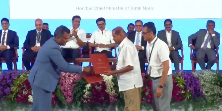 முதல்வர் முன்னிலையில் ரூ.43,844 கோடி ஒப்பந்தம் கையெழுத்து