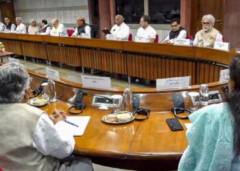 நாடாளுமன்ற குளிர்கால கூட்டத் தொடர் – அனைத்து கட்சி கூட்டத்தில் முக்கிய எம்.பிக்கள் ஆலோசனை