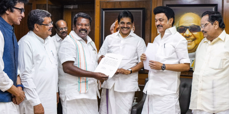 தொடங்கியது தேர்தல் காய்ச்சல் தி.மு.க.வுடன் தொகுதி பேச்சு நடத்த – காங். குழு அமைப்பு