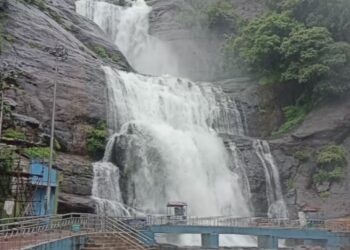 குற்றாலம், திற்பரப்பு அருவிகளில் வெள்ளப்பெருக்கு – டூரிஸ்ட்டுகள் குளிக்கத் தடை