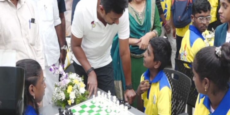 விளையாட்டுத்துறையை மெருகேற்றும் மையங்களை திறந்தார் உதயநிதி