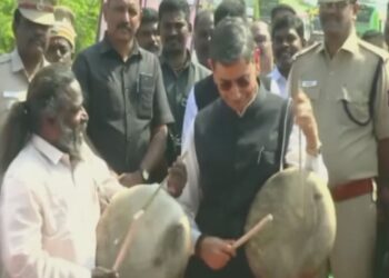 பாரதி பறை பண்பாட்டு மையம் திறப்பு நிகழ்வில் – பறை அடித்து அசத்திய ஆளுநர்