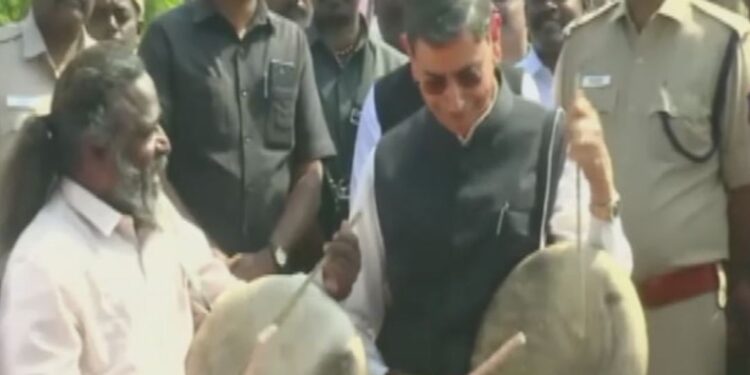 பாரதி பறை பண்பாட்டு மையம் திறப்பு நிகழ்வில் – பறை அடித்து அசத்திய ஆளுநர்