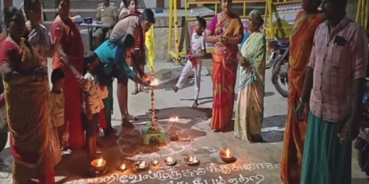 தீபத்தூணில் விளக்கேற்றக் கோரி திருப்பரங்குன்ற மக்கள் நூதன போராட்டம்