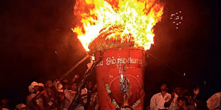 திருவண்ணாமலையில் மகா தீபம் – விண்ணைப்பிளந்த அரோகரா கோஷம்