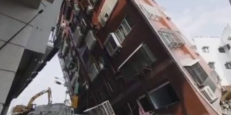 சக்திவாய்ந்த நிலநடுக்கம் – மக்கள் அச்சம்