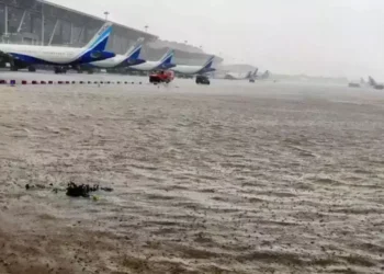 கடும் பனி மூட்டத்தால் விமானங்கள் வருகை, புறப்பாடு தாமதம்