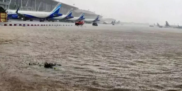 கடும் பனி மூட்டத்தால் விமானங்கள் வருகை, புறப்பாடு தாமதம்