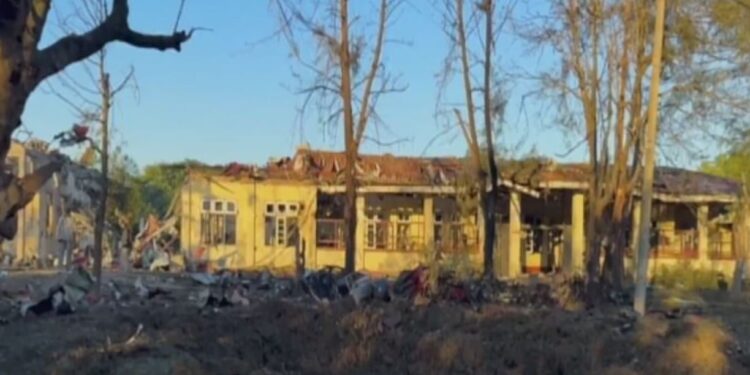 மியான்மரில் மருத்துவமனை மீது தாக்குதல் – 34 பேர் பலி