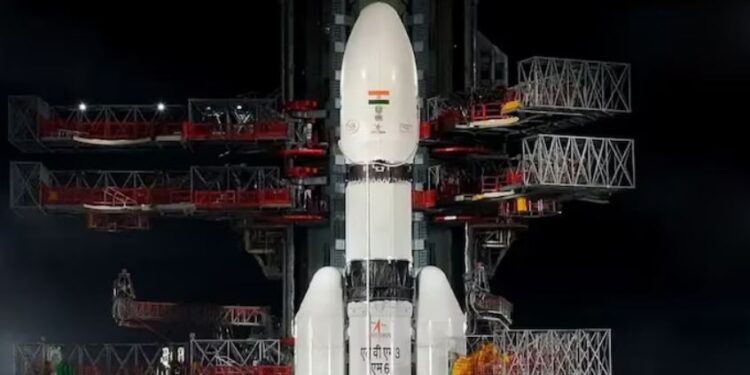 விண்ணில் பறக்க தயார் நிலையில் எல்.வி.எம்.3-எம் 6 ராக்கெட்