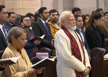 திடீரென தேவாலயத்திற்குள் வந்த பிரதமர் மோடி – சிறப்பு பிரார்த்தனை