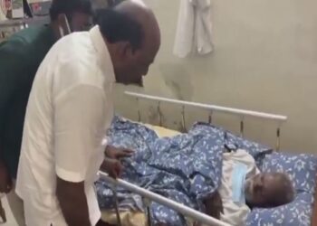 101-வது பிறந்தநாளை கொண்டாடிய நல்லகண்ணு தீவிர சிகிச்சை பிரிவில் அனுமதி