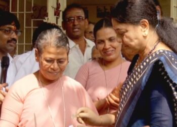 இனிமேல் நான் ஒதுங்கி நிற்க மாட்டேன் – சசிகலா ஆவேசம்