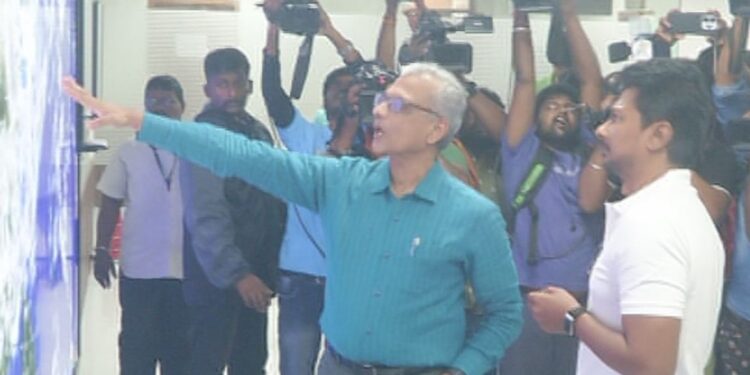 பேரிடர் கட்டுப்பாட்டு மையத்தில் ஆய்வு செய்த துணை முதல்வர் உதயநிதி