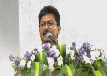 சிறந்த அடிமை யார் என்பதில் தான் போட்டியே – உதயநிதி விமர்சனம்