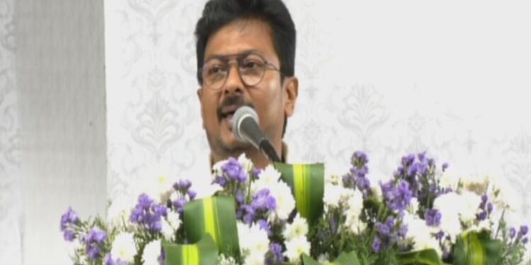 சிறந்த அடிமை யார் என்பதில் தான் போட்டியே – உதயநிதி விமர்சனம்