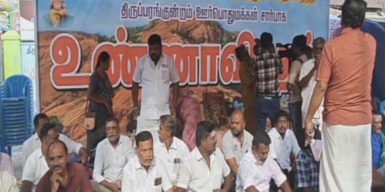 விளக்குத் தூணில் விளக்கு ஏற்ற வலியுறுத்தல் – உண்ணாவிரதம் கடையடைப்பு
