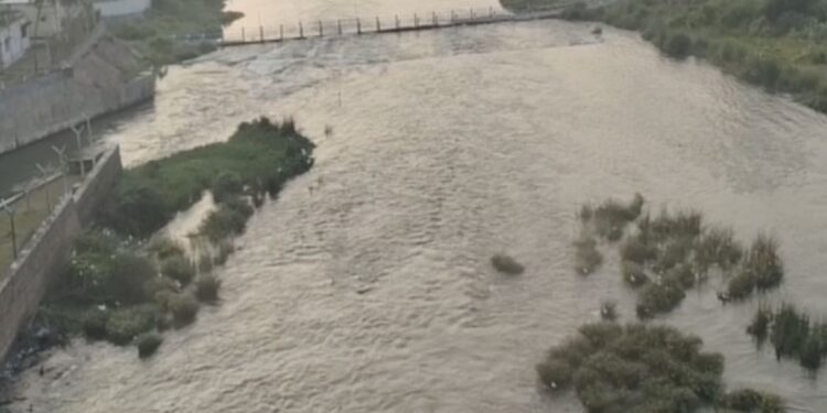 திறக்கப்பட்ட வைகை அணை – மதுரை தேனி மக்களுக்கு வெள்ள எச்சரிக்கை